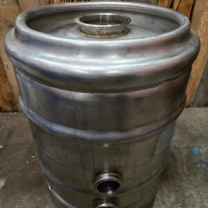 Welded and inverted keg for distilling.